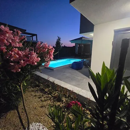 Cadaques, Private Pool With Heating And Salt Water Lozenec