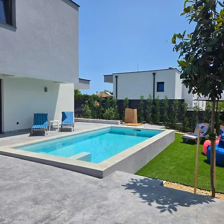 Cadaques, Private Pool With Heating And Salt Water Lozenets