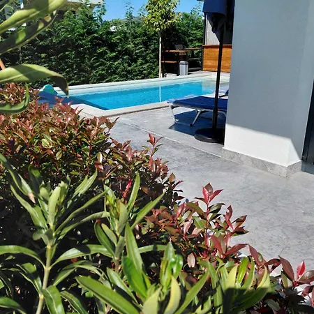 Cadaques, Private Pool With Heating And Salt Water Lozenec