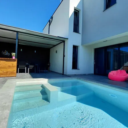 Cadaques, Private Pool With Heating And Salt Water Lozenec