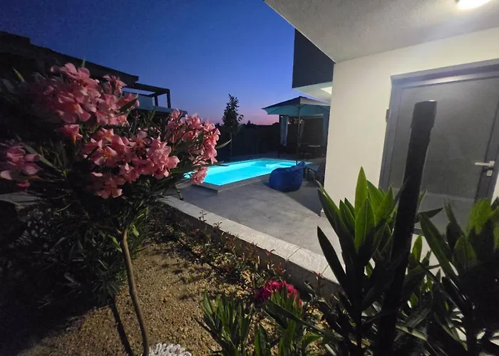 Cadaques, Private Pool With Heating And Salt Water Lozenets