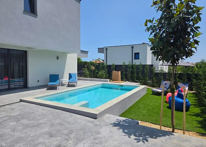 Cadaques, Private Pool With Heating And Salt Water Lozenets